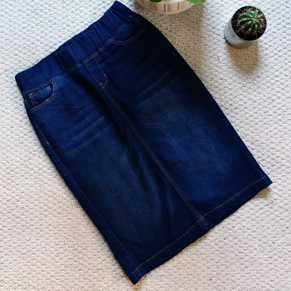 Boutique Dark wash denim midi skirt